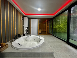 BEYKOZ HAVUZLU SATILIK VİLLA