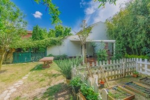 KANLICADA SATILIK KÖŞK