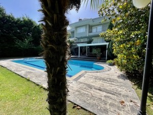 ACARKENT' DE BÜYÜK BAHÇELİ SATILIK VİLLA