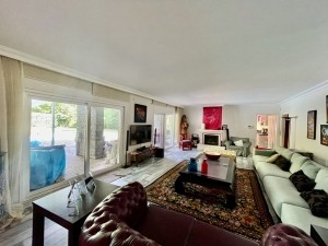 ACARKENT' DE BÜYÜK BAHÇELİ SATILIK VİLLA