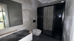 KAVACIK' TA BOĞAZ GÖREN YENİ YAPILMIŞ SATILIK VİLLA