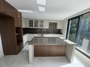 KAVACIK' TA BOĞAZ GÖREN YENİ YAPILMIŞ SATILIK VİLLA