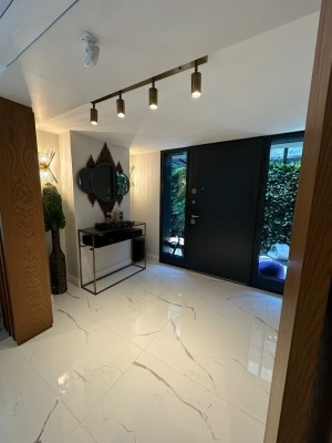 RİVA' DA SİTE İÇİNDE SATILIK YENİLENMİŞ VİLLA