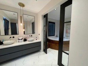 RİVA' DA SİTE İÇİNDE SATILIK YENİLENMİŞ VİLLA