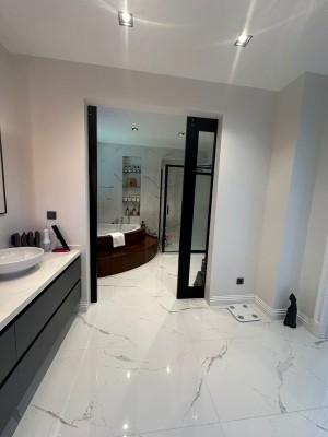 RİVA' DA SİTE İÇİNDE SATILIK YENİLENMİŞ VİLLA