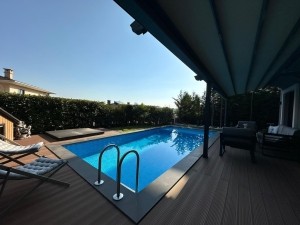 RİVA' DA SİTE İÇİNDE SATILIK YENİLENMİŞ VİLLA