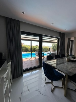 RİVA' DA SİTE İÇİNDE SATILIK YENİLENMİŞ VİLLA