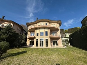 ACARKENT'E ÇOK YAKIN BUTİK SİTEDE ASANSÖRLÜ HAVUZLU KİRALIK VİLLA