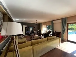 ACARKENT'DE BÜYÜK BAHÇELİ EŞYALI MÜSTAKİL SATILIK VİLLA