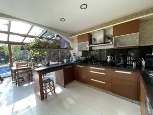 ACARKENT'DE BÜYÜK BAHÇELİ EŞYALI MÜSTAKİL SATILIK VİLLA