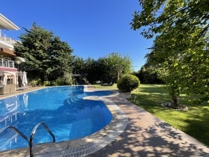 ACARKENT'DE BÜYÜK BAHÇELİ EŞYALI MÜSTAKİL KİRALIK VİLLA