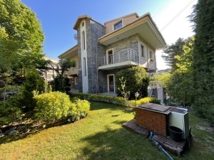 ACARKENT'DE BÜYÜK BAHÇELİ EŞYALI MÜSTAKİL KİRALIK VİLLA