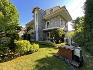 ACARKENT'DE BÜYÜK BAHÇELİ EŞYALI MÜSTAKİL SATILIK VİLLA