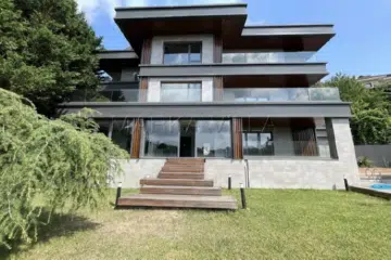 Havuzlu Modern Gri Villa