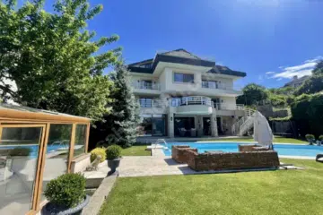 Havuzlu Çardaklı Lüks Villa