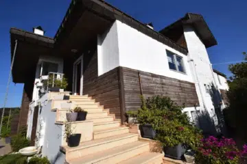 Ahşap Tasarımlı Beyaz Villa