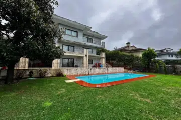 Havuzlu Büyük Villa