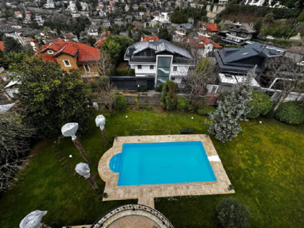 Villaların göründüğü bir kuş bakışı