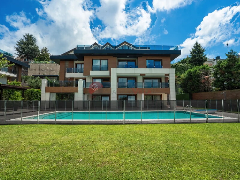 Bahçeli havuzlu villa