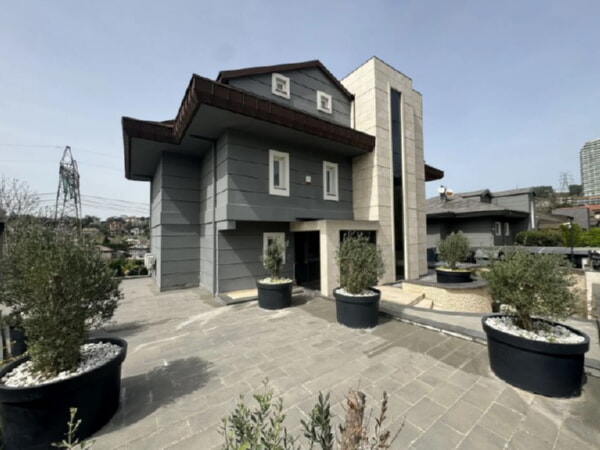 Gri modern görünümlü villa