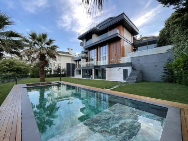 Havuzlu özel tasarım villa