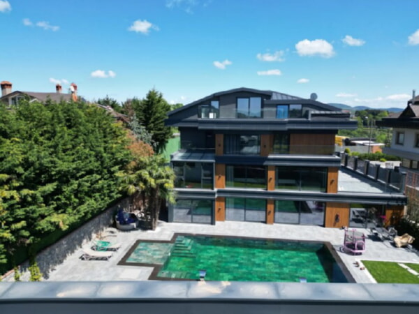 Havuzlu Modern Villa