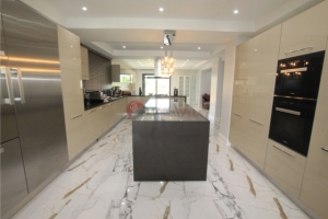 ACARKENT YÜKSEK KONUMLU ASANSÖRLÜ SATILIK VİLLA