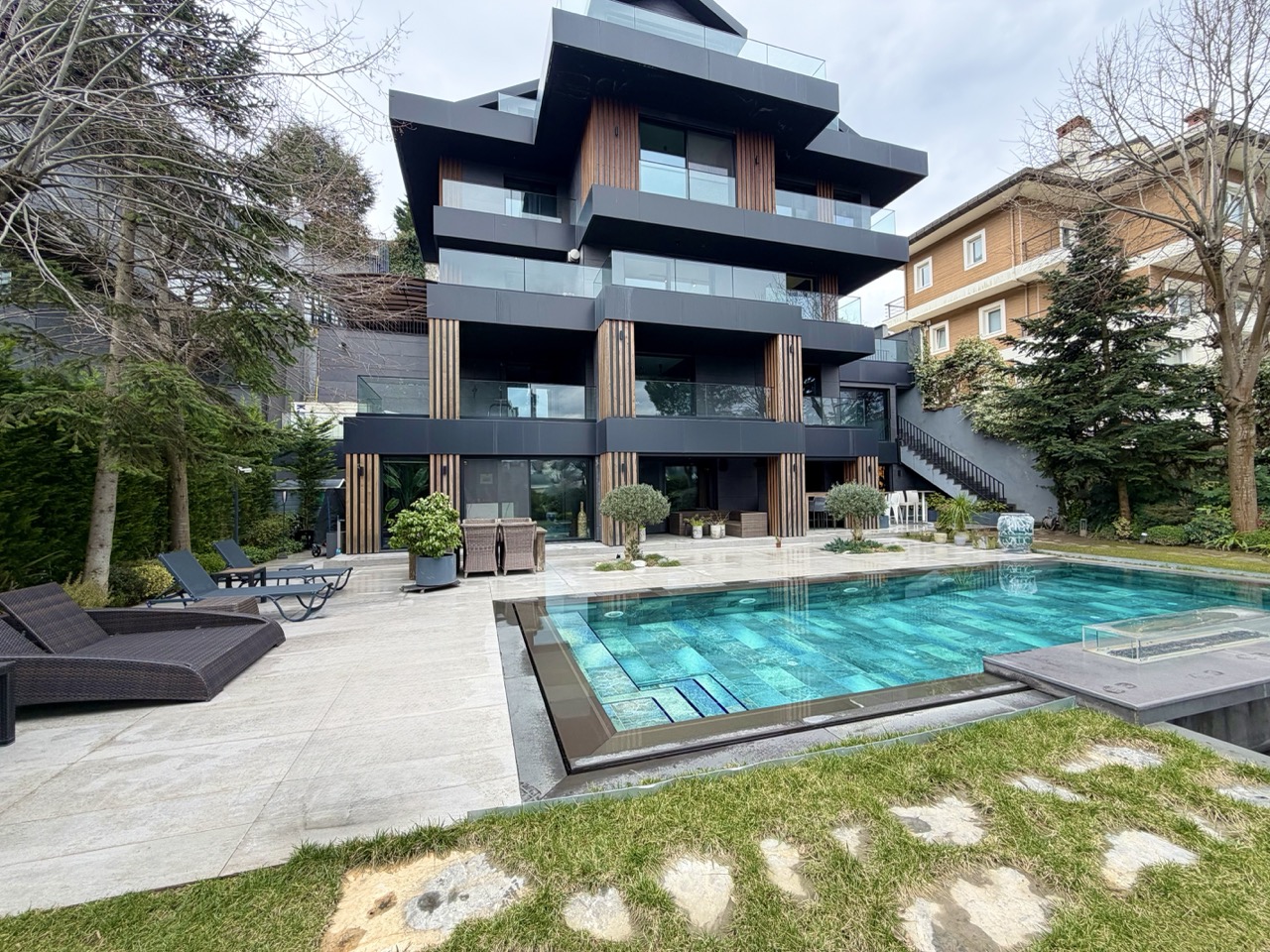 ACARKENTDE ULTRA LÜKS MODERN TASARIMLI SATILIK VİLLA