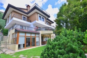 satılık köşe konumlu satılık villa 2559