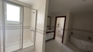 Acarkent'te Koru içinde Havuzlu 7+2 Villa