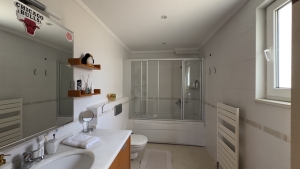 Acarkent'te Koru içinde Havuzlu 7+2 Villa