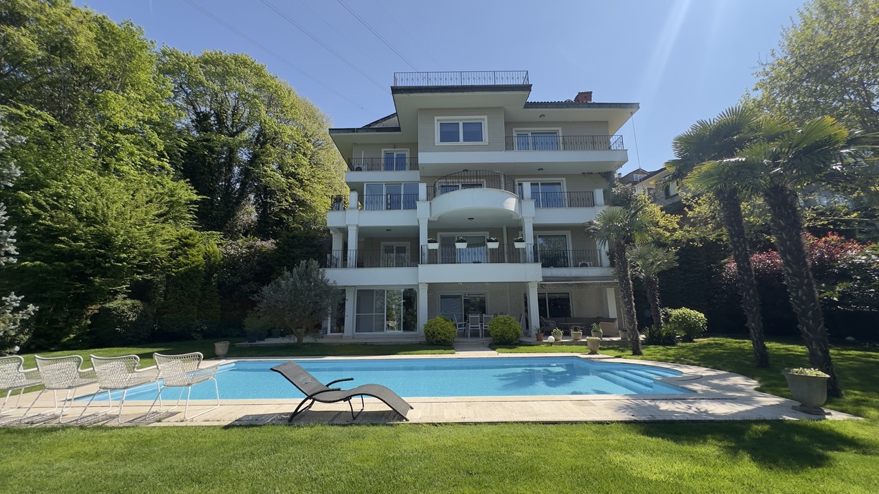 Acarkent'te Koru içinde Havuzlu 7+2 Villa